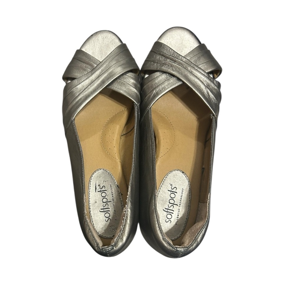 SoftSpots Leather Metallic Silver Peep Toe Wedge Sandals Women’s Size 7